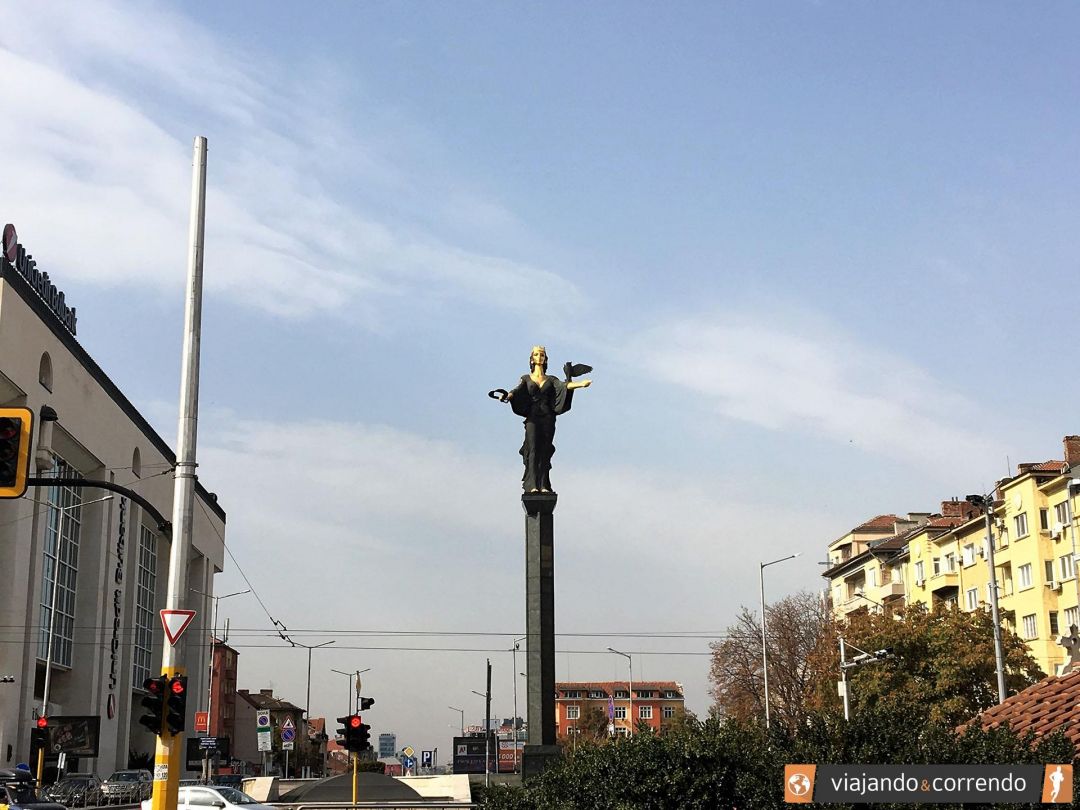 bulgaria-sofia-estatua-inteira-site.jpg