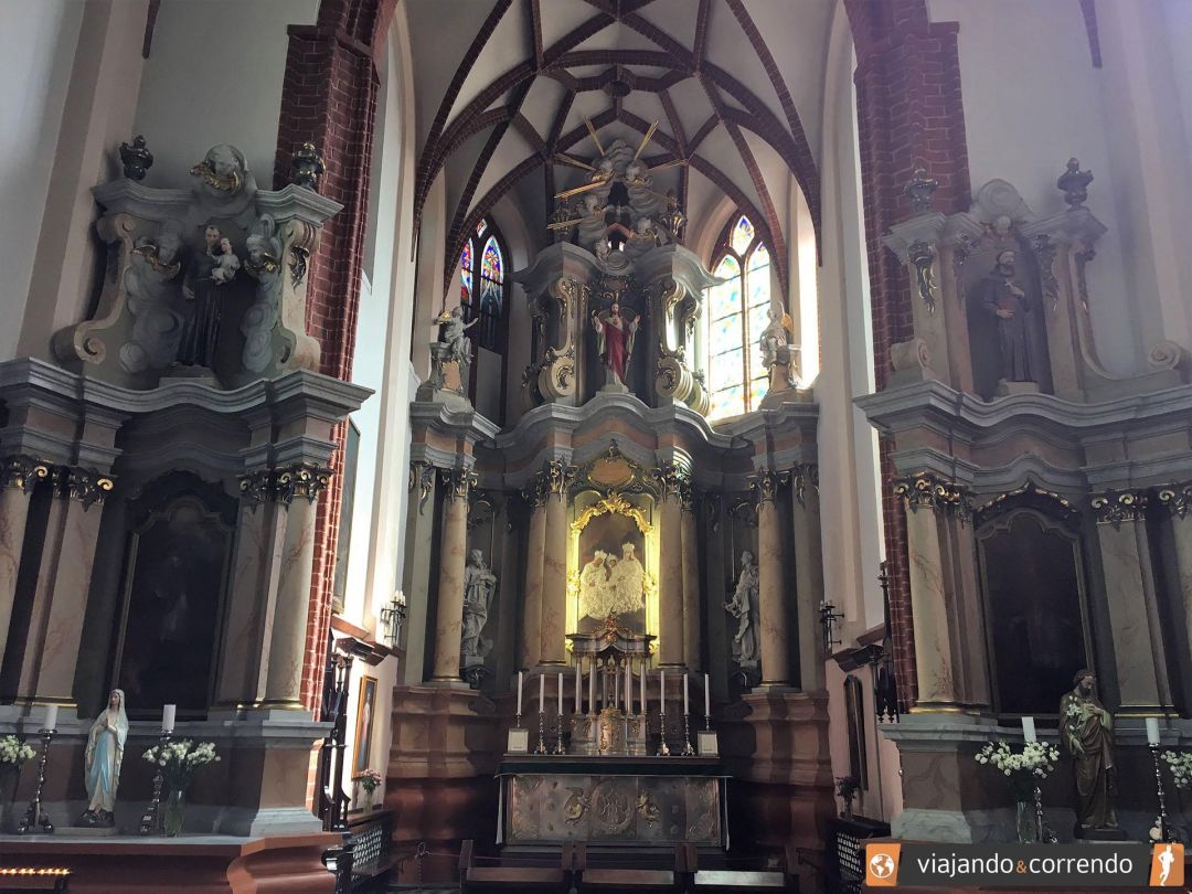 lituania-vilnius-igreja-santa-ana-interior-site.jpg