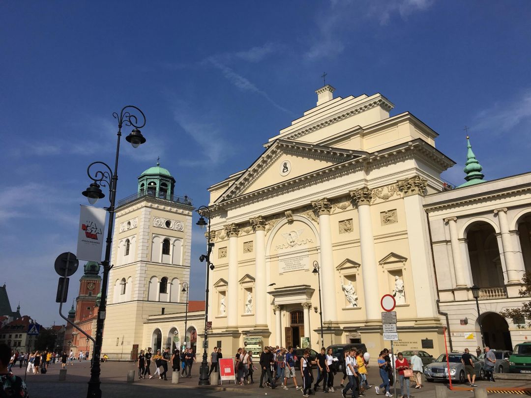 polonia-varsovia-igreja-santa-ana-exterior.jpg