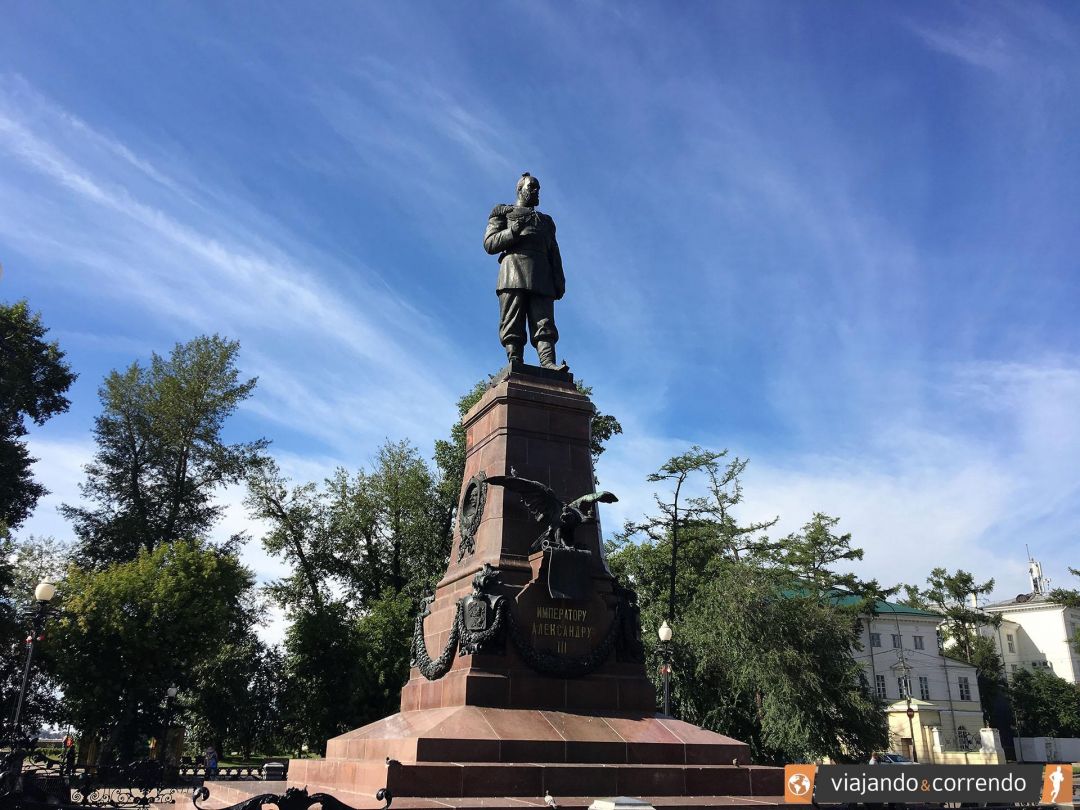 russia-irkutsk-estatua-site.jpg