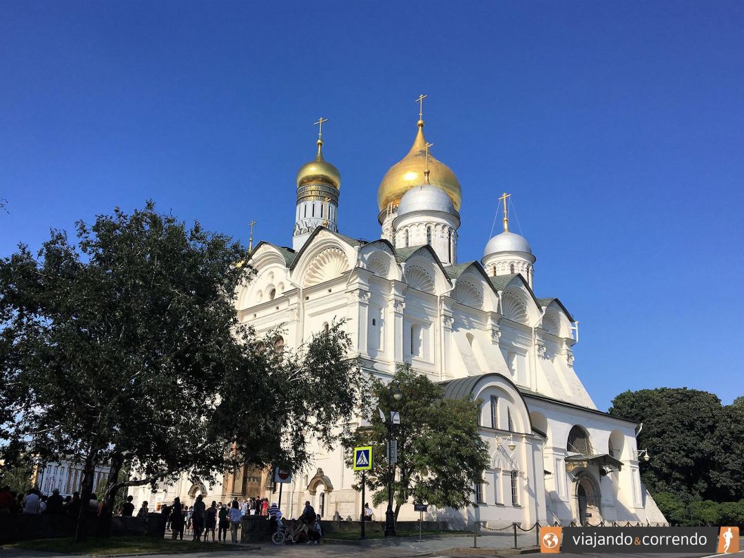 russia-moscou-kremlin-igreja-dormicao-logo-1.jpg