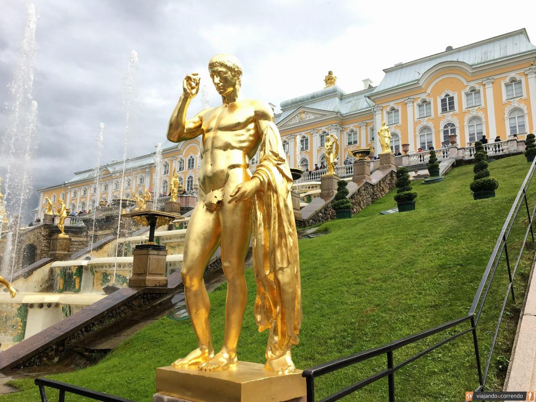 russia-peterhof-estatua-logo.jpg